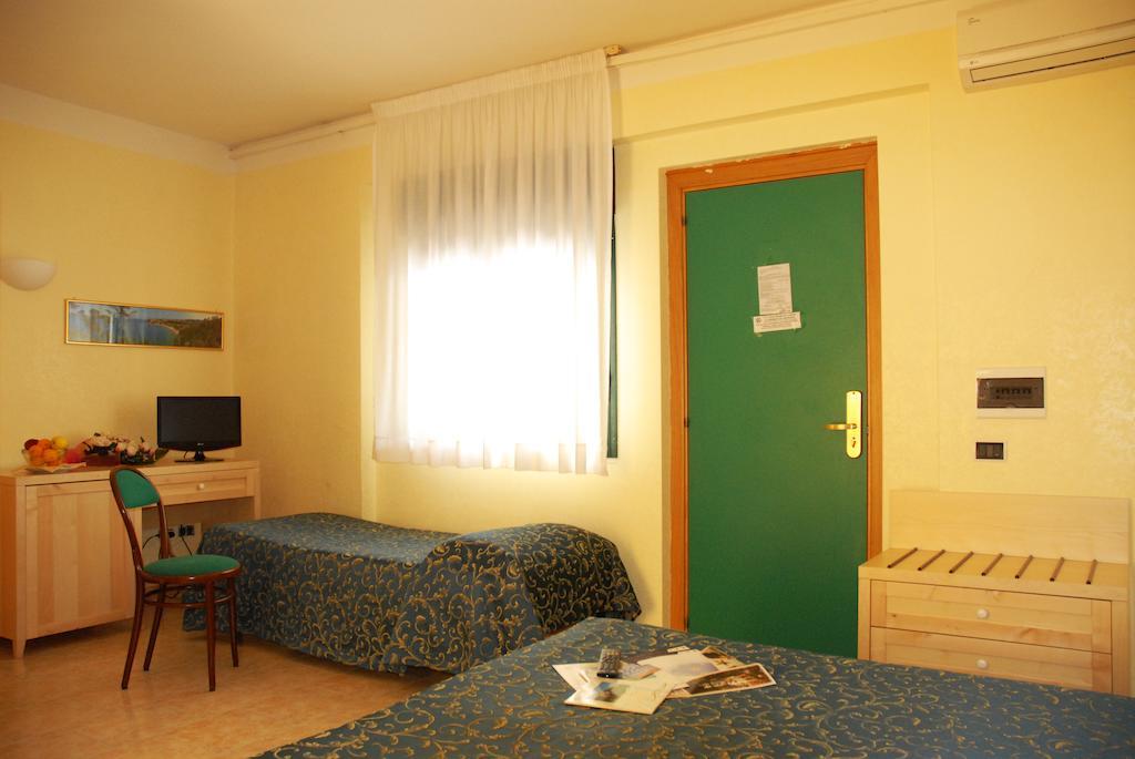 Park Hotel Villa Americana โรดิการ์กานิโก ภายนอก รูปภาพ